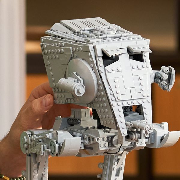 Turn the ‘head’ of the AT-ST.