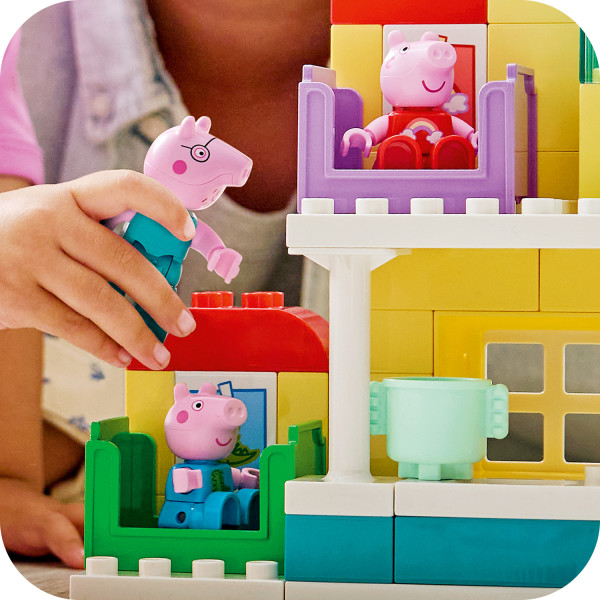 Play out routines getting Peppa and George ready for bed.