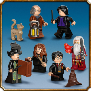  LEGO Harry Potter Hogwarts: Dumbledore's Office 76402 Castle  Toy, Set with Sorting Hat, Sword of Gryffindor and 6 Minifigures, for Kids  Aged 8 Plus : Toys & Games