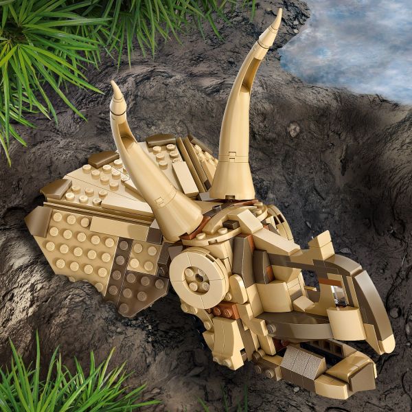 The Triceratops skull can be posed on or off the stand.