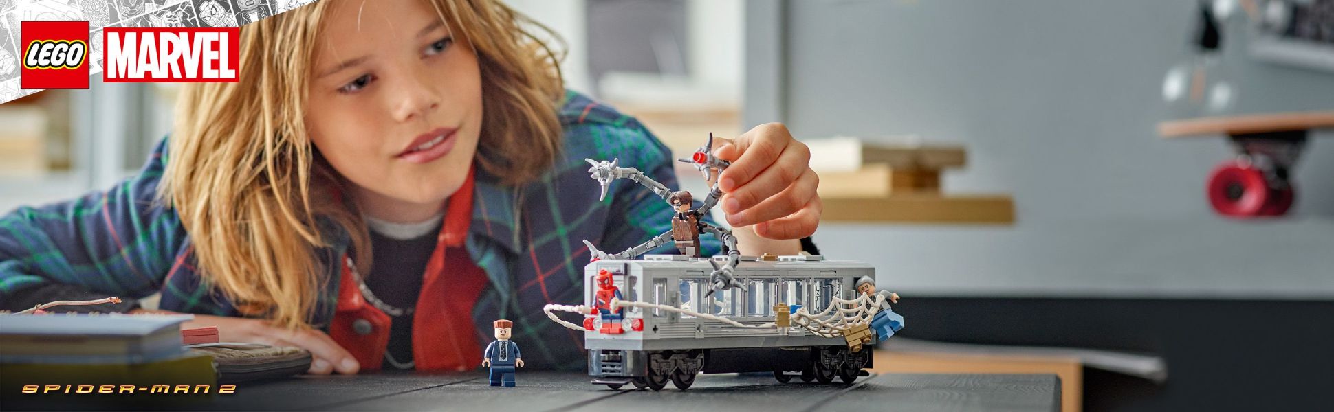 This Super Hero subway train building set with 4 minifigures is based on an iconic scene from the Spider-Man 2 movie.