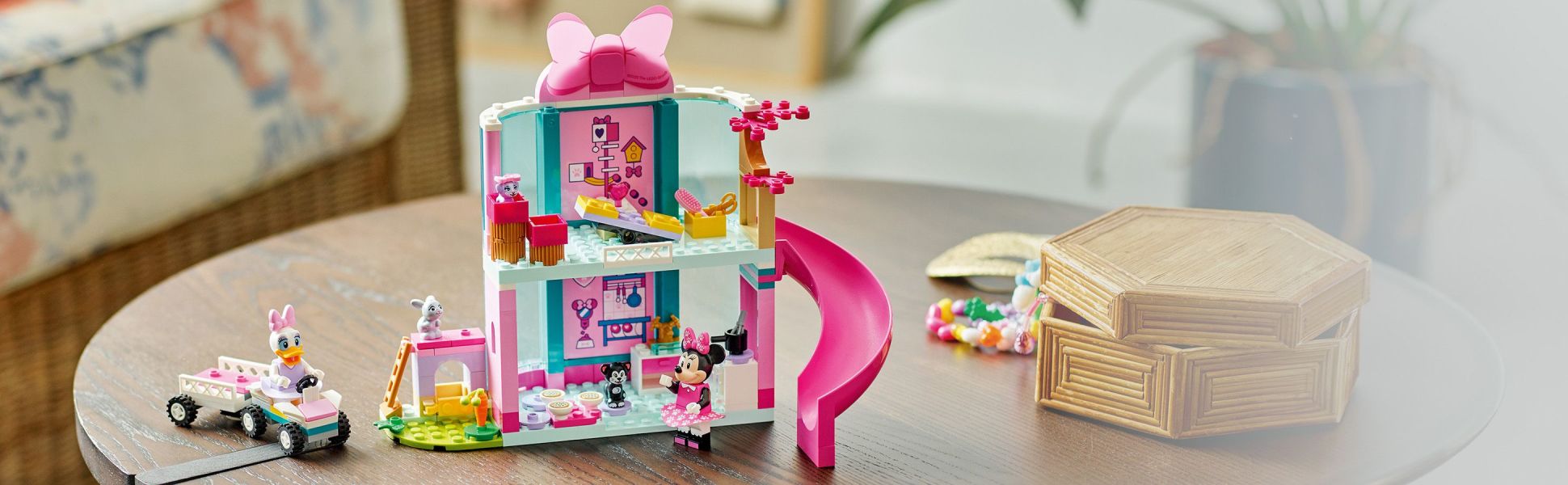 Building playset to inspire kids’ imaginations