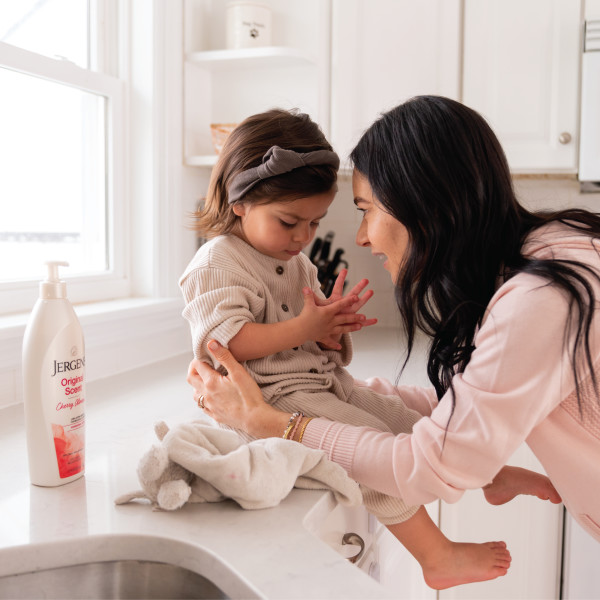 Woman talking to her child whose sitting on a counter