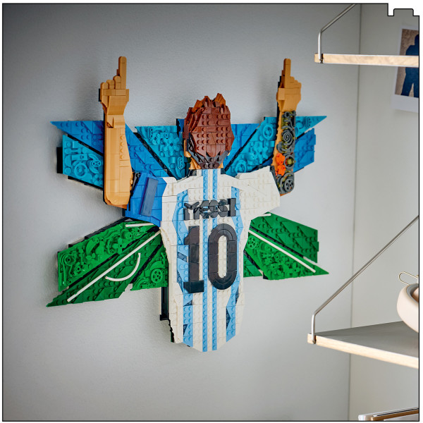 It becomes a soccer decoration to show off with pride.