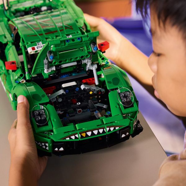 Explore realistic mechanisms and learn about engineering.