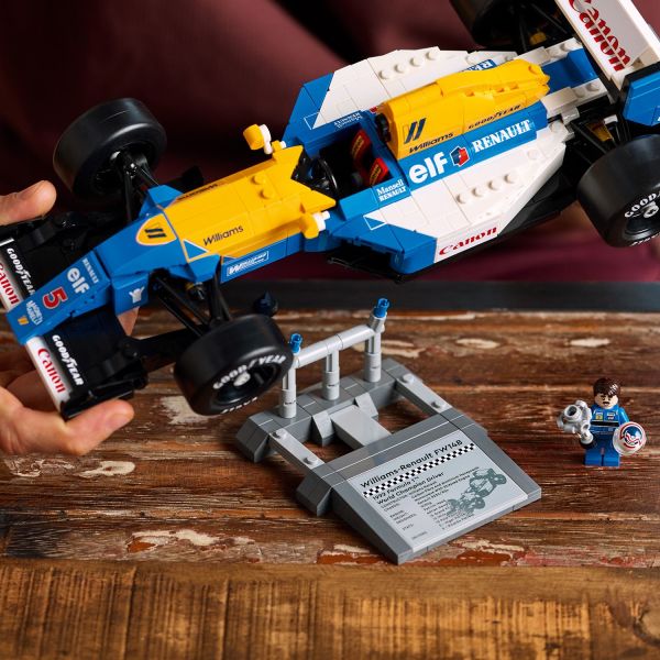 Display stands for the F1 car and Nigel Mansell minifigure.