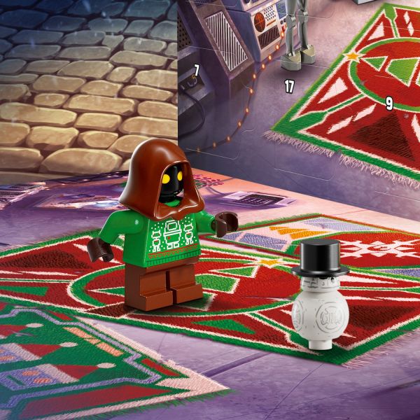 BB-8 as a snowman, a Jawa in a holiday outfit – and more.