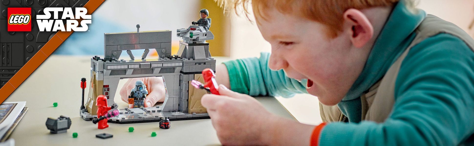 Inspire children to relive a thrilling Star Wars: The Mandalorian Season 3 scene with this buildable playset.