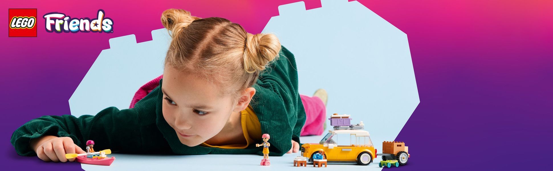 Inspire creative play with this fun toy, which includes a car with trailer, 2 minidolls, a puppy figure and accessories.