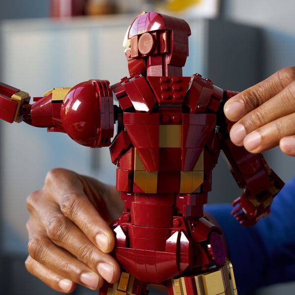 Fully articulated neck, waist, shoulders, wrists and hands.