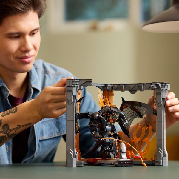 Open the book nook to unveil an epic movie scene.