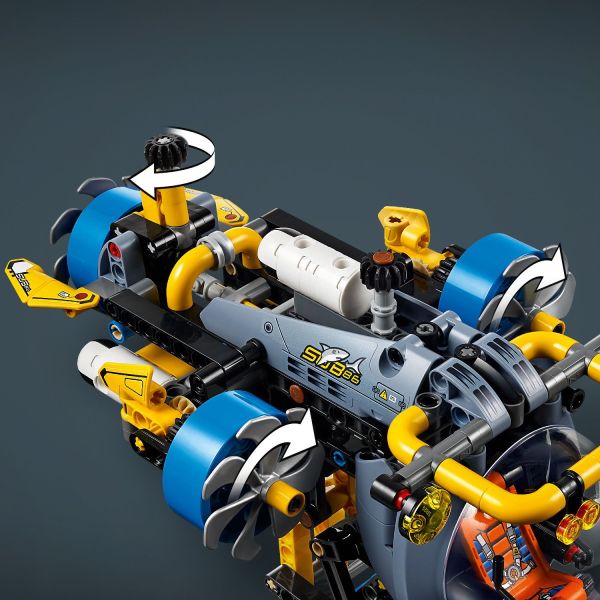 Test out the steering and the 3 spinning propellers.