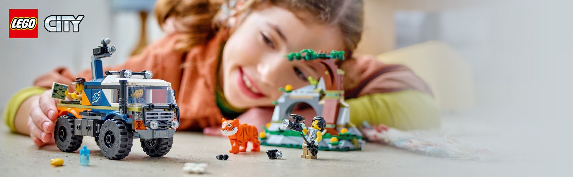Surprise your young wildlife enthusiast with this LEGO City Jungle Explorer Off-Road Truck playset.