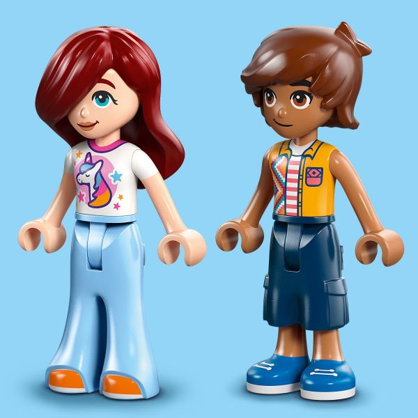 Includes Paisley and Leo minidolls for role-play fun.