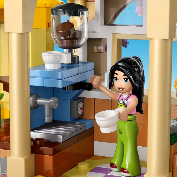 The café has a kitchen with a coffee machine.