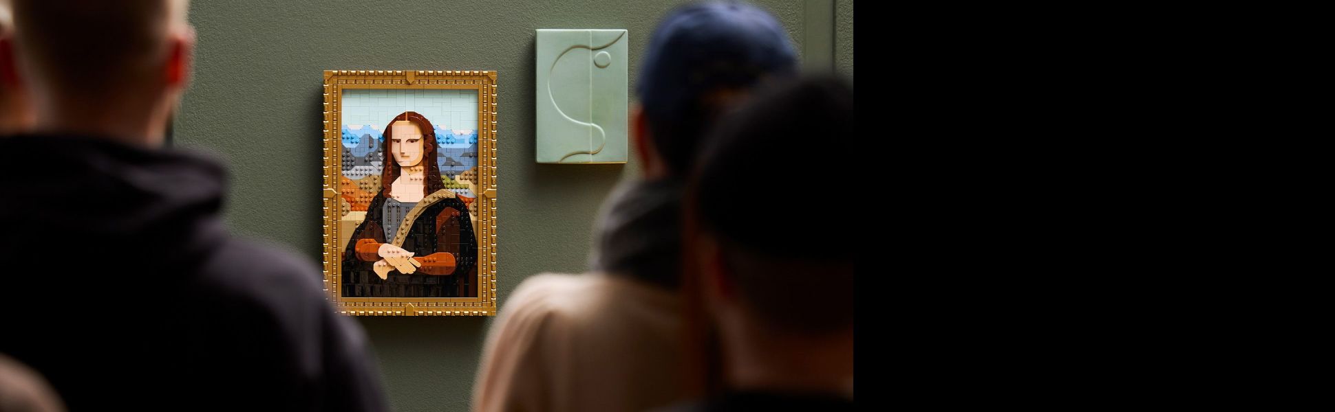 Art-lovers can enjoy a rewarding project assembling this bold interpretation of the Mona Lisa on their own or with friends.