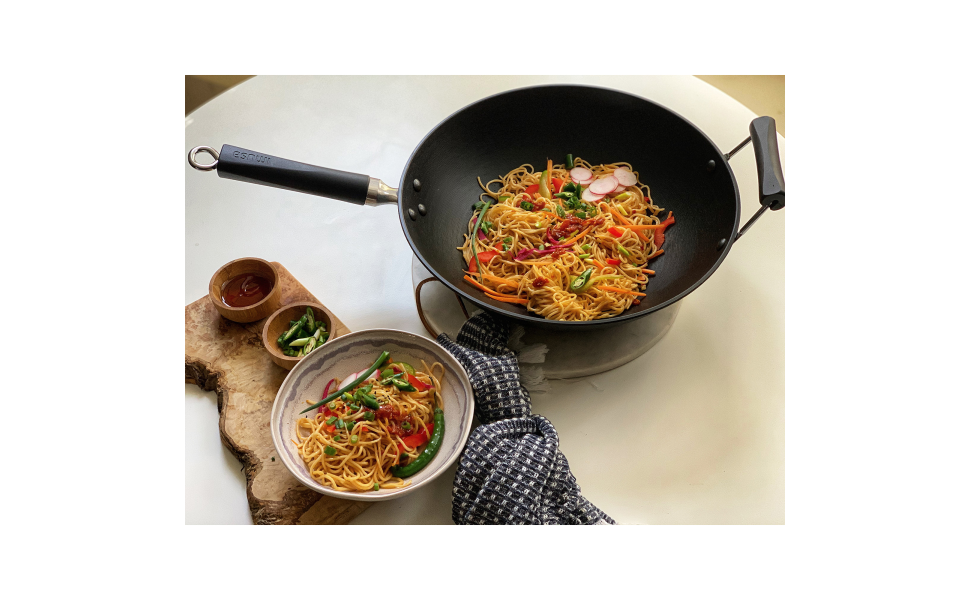 Review of the IMUSA light cast iron wok from Walmart 