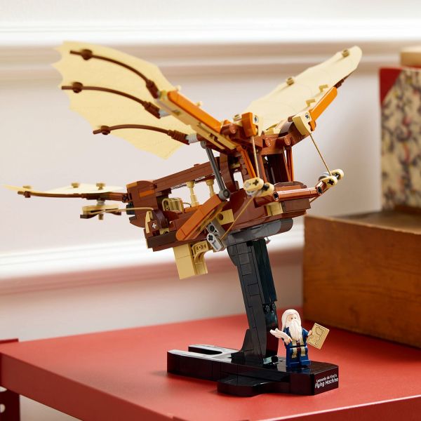 Includes a display stand and Leonardo da Vinci minifigure.