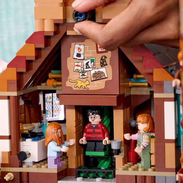 Make a minifigure ‘disappear’ in the fireplace.