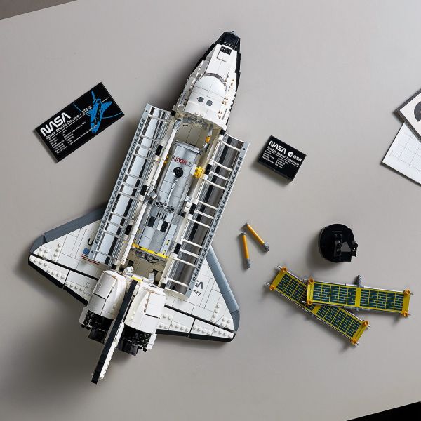 LEGO Creator Expert NASA Space Shuttle Discovery, Set per Adulti, Astronave  Razzo Spaziale da Collezione, 10283 - Toys Center