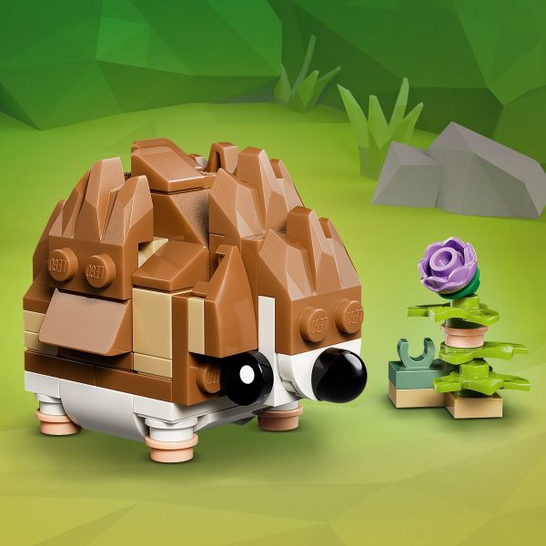 Hedgehog comes with a flower and can be displayed on 4 paws.