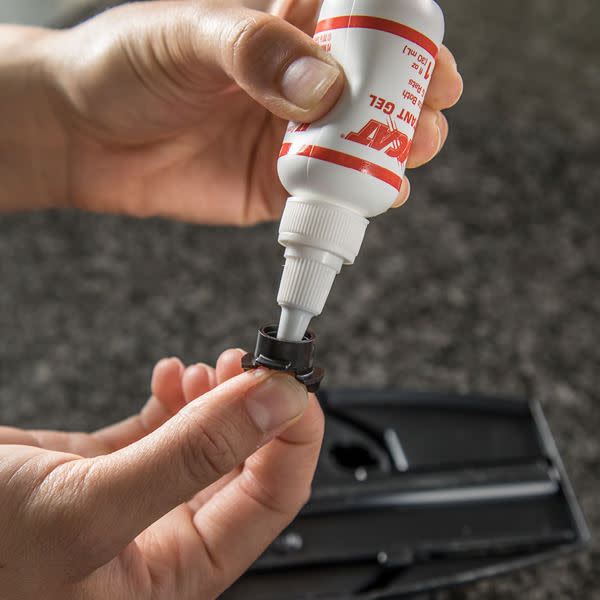 Use with Tomcat Attractant Gel