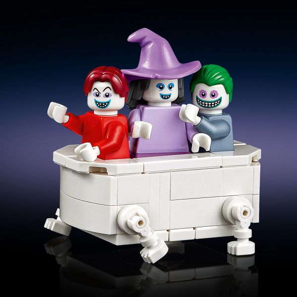 Look out for authentic details such as the walking bathtub.