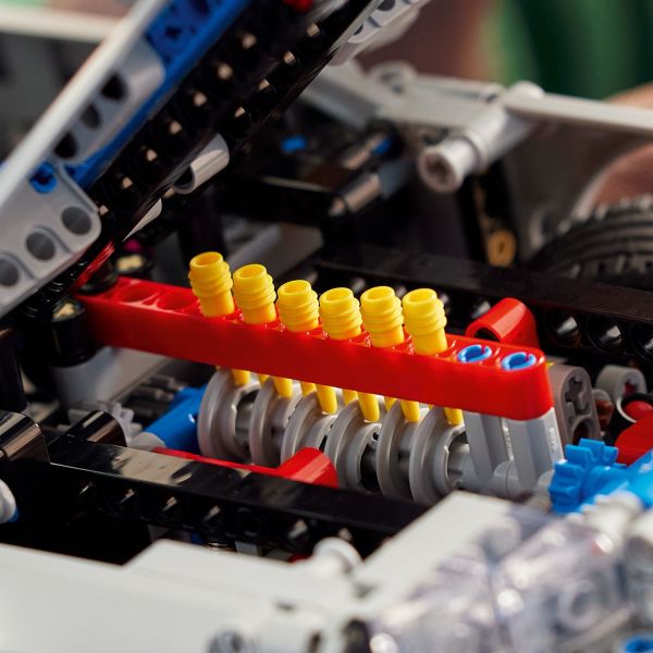 Examine the 6-cylinder engine with moving pistons.