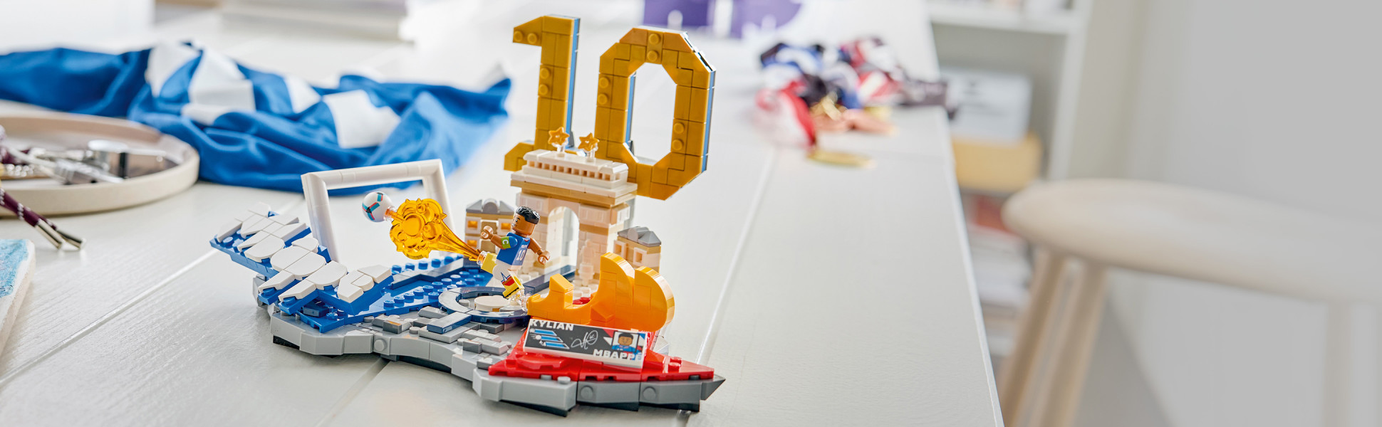 Score a gift-giving goal by treating boys, girls and sports fans to this set on birthdays and other exciting occasions.