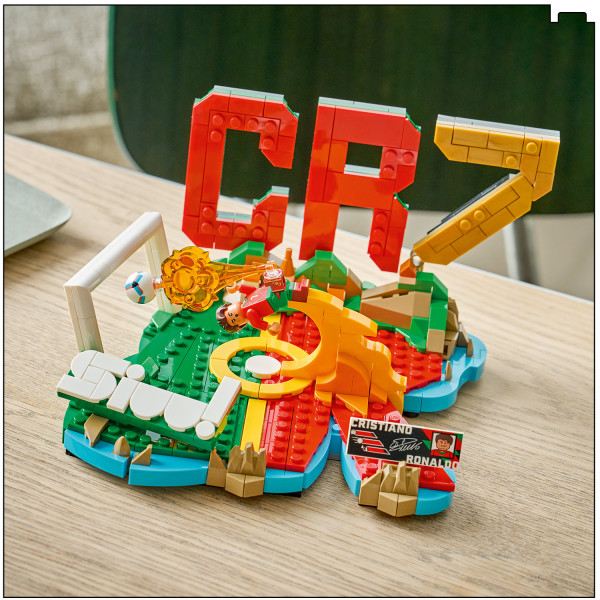 The finished project makes eye-catching sports decor.
