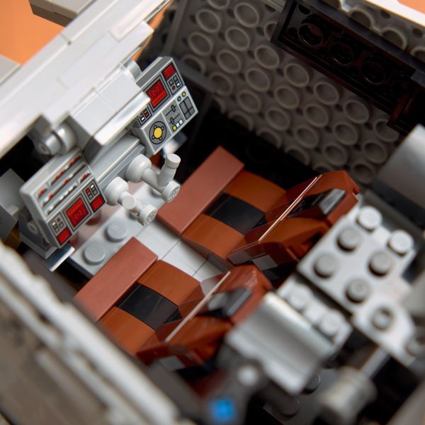 Open the top hatch to view the detailed cockpit.