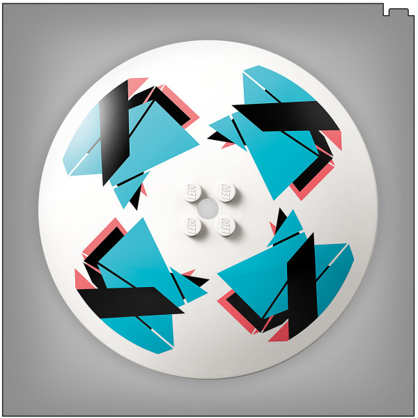 The outside of the ball features 6 stylish deco discs.