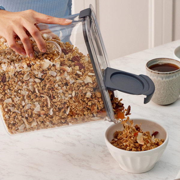 Rubbermaid Brilliance Food Storage Container - Thumbnail 4