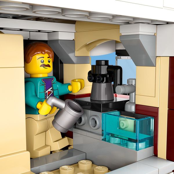 Equipped with a basin, faucet and coffee-making facilities.