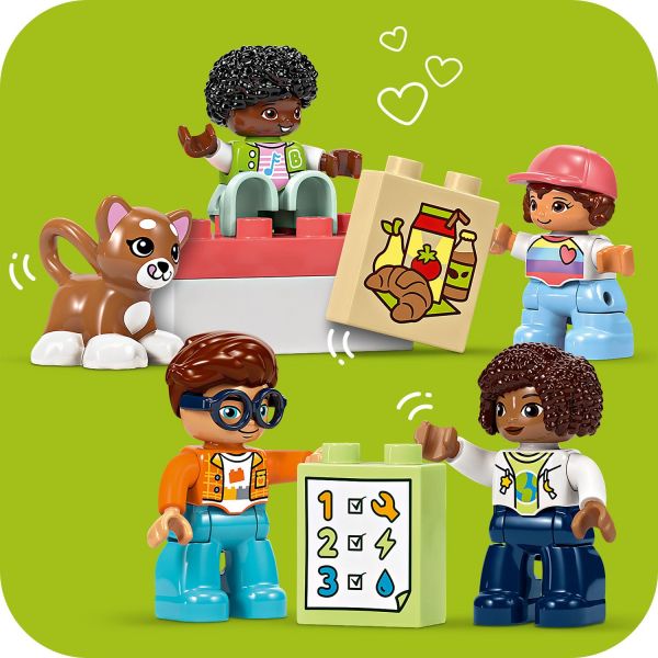 Includes 4 human figures and 1 cat figure.
