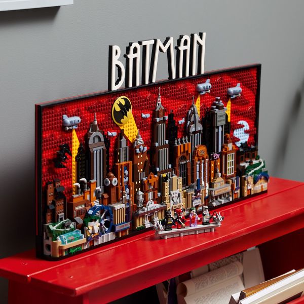 The model can be wall-mounted or stood on a surface.