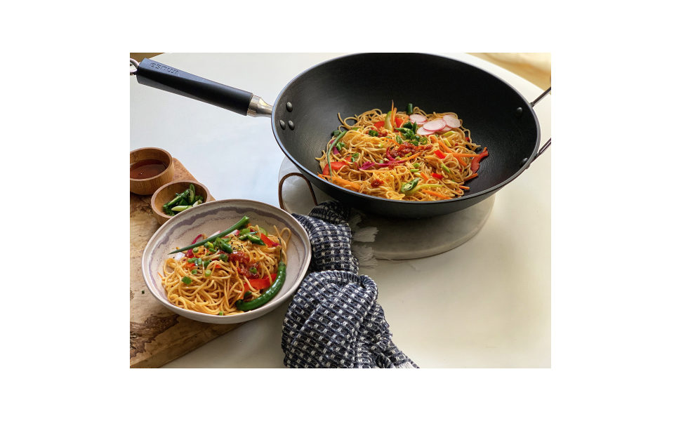 Review of the IMUSA light cast iron wok from Walmart 