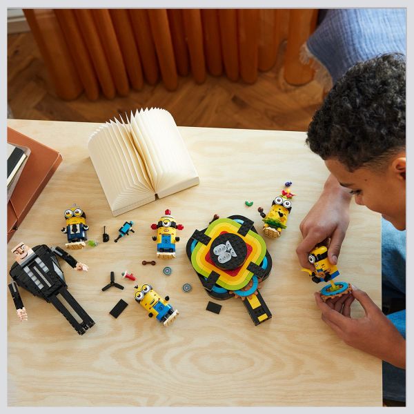 4 Minions detach from the model for more ways to play.