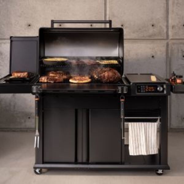Traeger Woodridge Wi-Fi Pellet Grill and Smoker in Black TFB86MLH