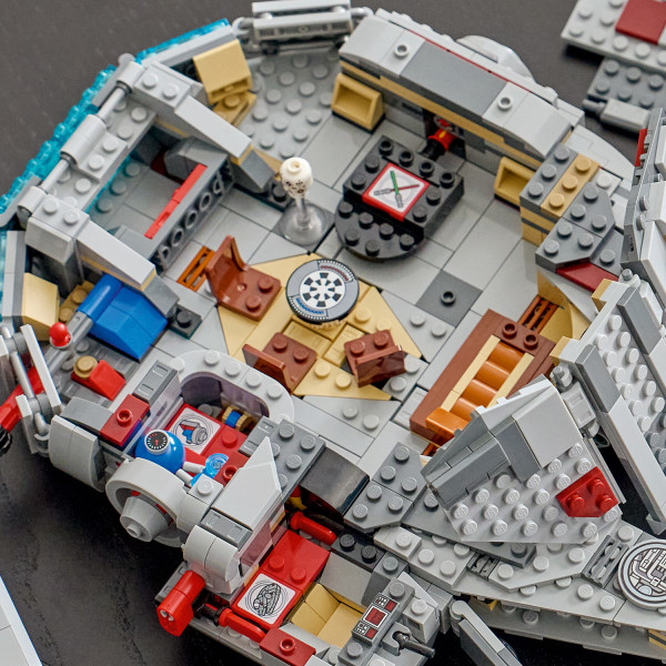 Fold out/remove the top panels for easy access and play inside.