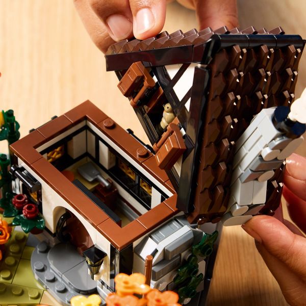 Remove the roof to reveal a detailed kitchen.
