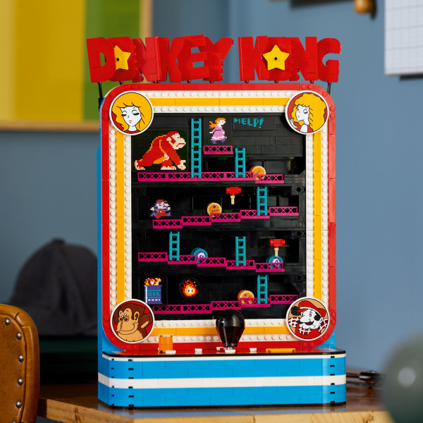 Create an arcade level featuring Jumpman, Donkey Kong and Lady.