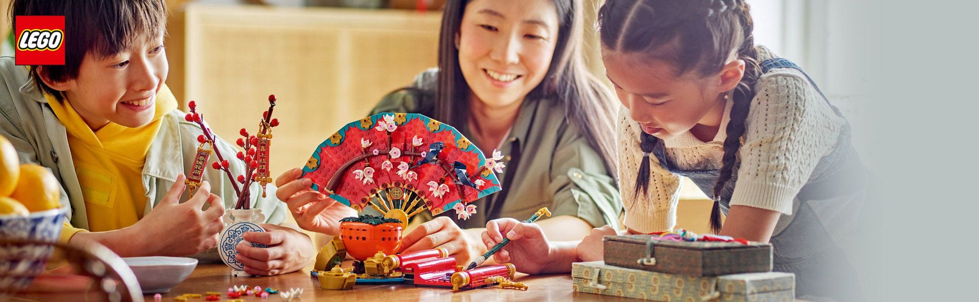 Usher in a year of good fortune with this intricately detailed, brick-built centerpiece for Spring Festival celebrations.