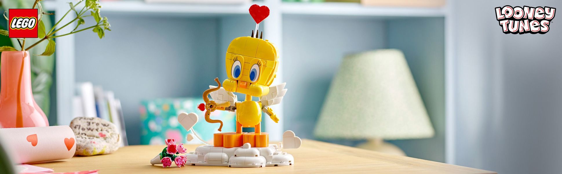 Create a Tweety Bird figure that will make hearts flutter with this LEGO Looney Tunes building set for fans aged 12 and up.
