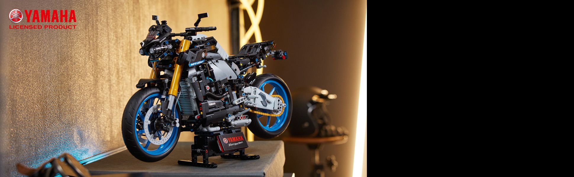Admire the details inspired by the premium styling and stripped-back aesthetic of Yamaha’s flagship Hyper Naked range.