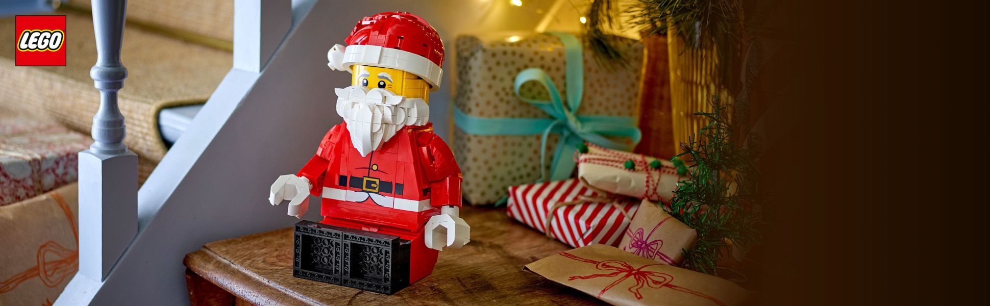 Make Christmas wishes come true with this Up-Scaled Santa Minifigure building kit for boys, girls and LEGO fans aged 10 and up.