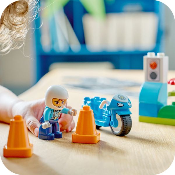 Teach toddlers when to stop and when to go, go, go!