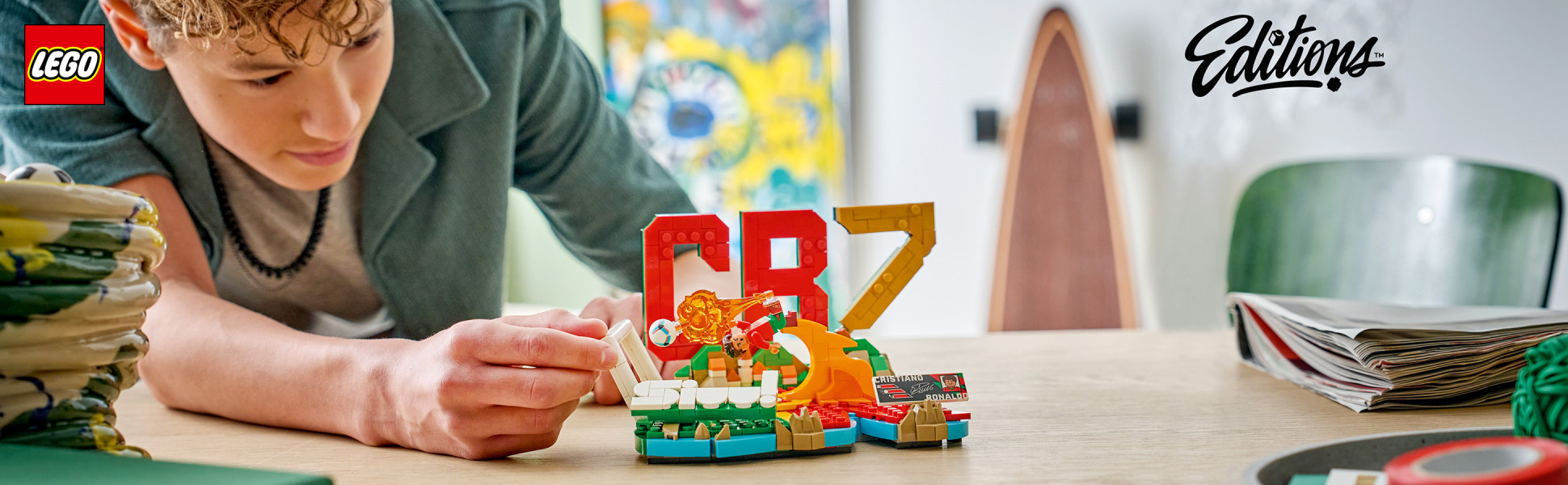 Pay tribute to an icon with the LEGO Editions Cristiano Ronaldo – Soccer Highlights set for boys and girls ages 10 and up.